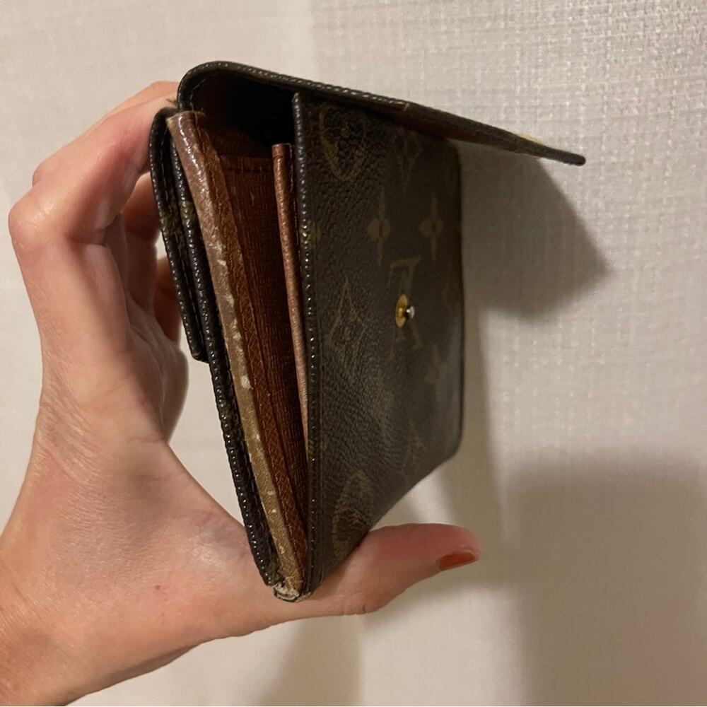Louis Vuitton Authentic Monogram Compact Bi-fold Wallet Brown - Picture 3 of 11